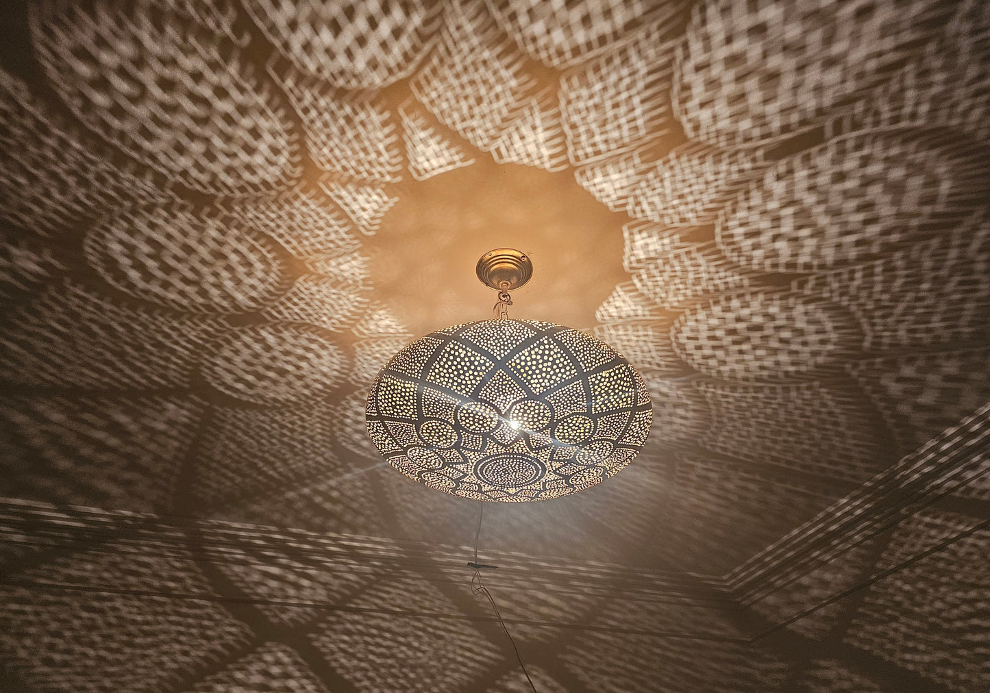 Moroccan pendant light, modern brass ceiling light, suspension luminaire en laiton