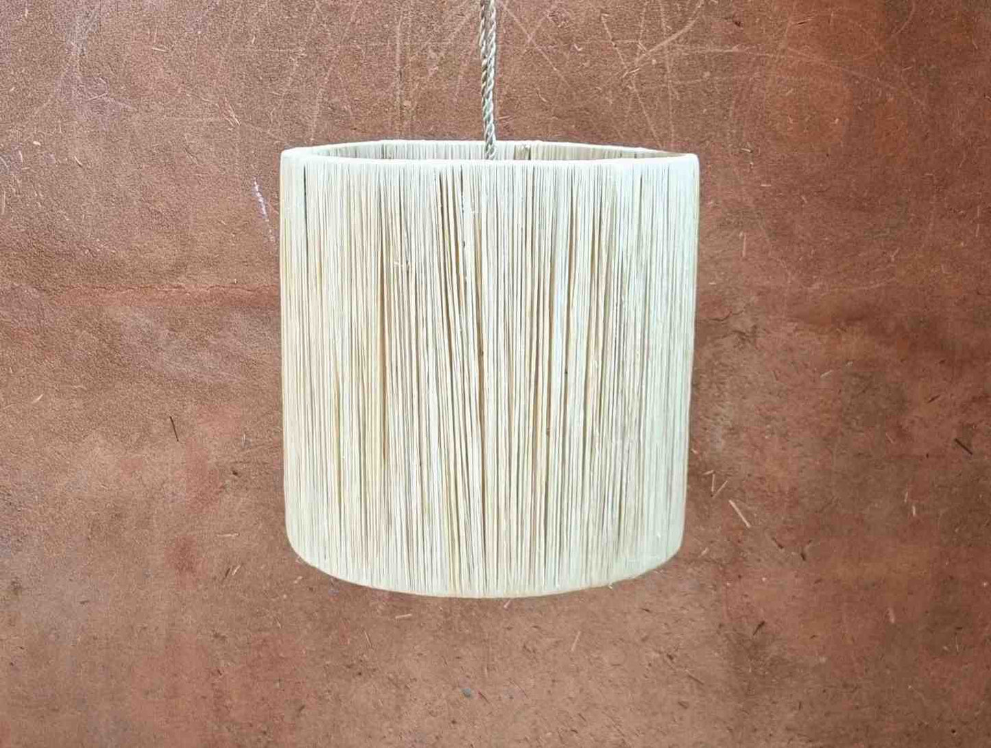 Suspension en raphia naturel apportant une élégance chaleureuse
