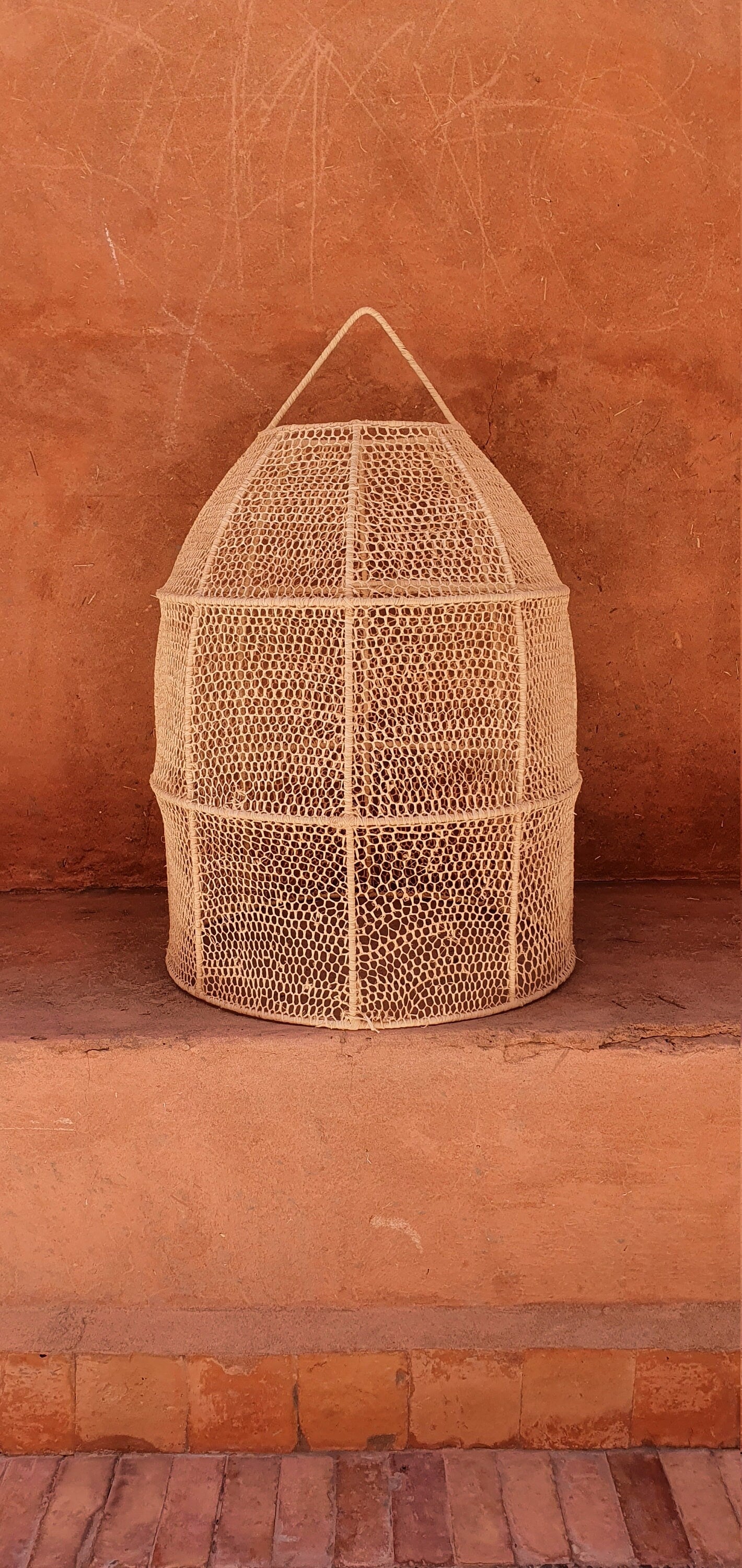 Éclairage cloche en raphia pour une décoration unique
