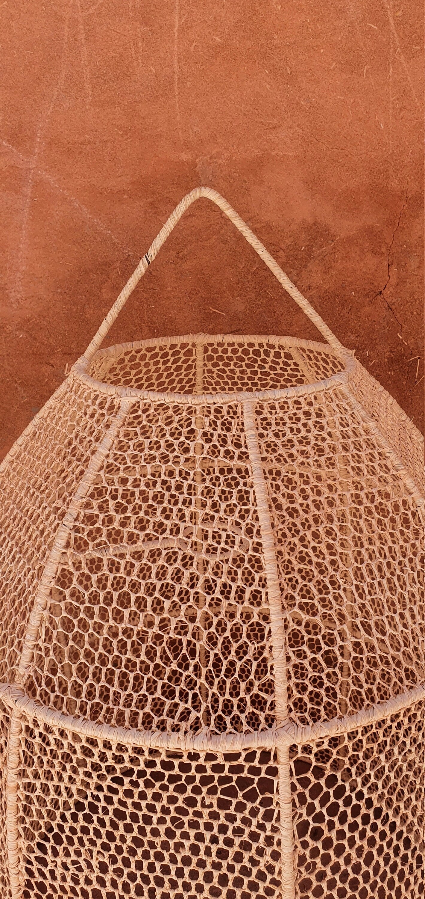 Luminaire cloche en raphia pour une ambiance bohème