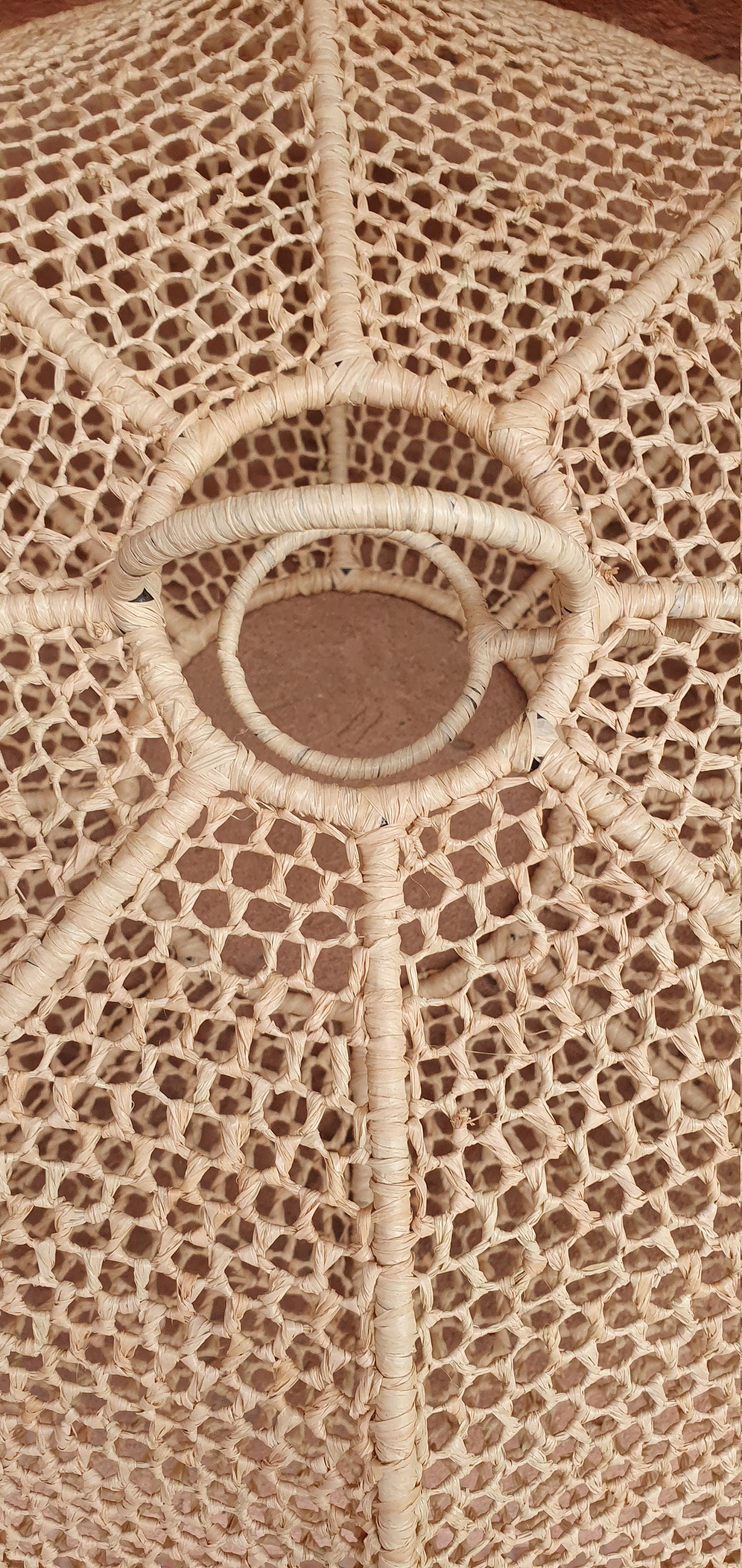 Lampe de plafond en raphia et dentelle rustique