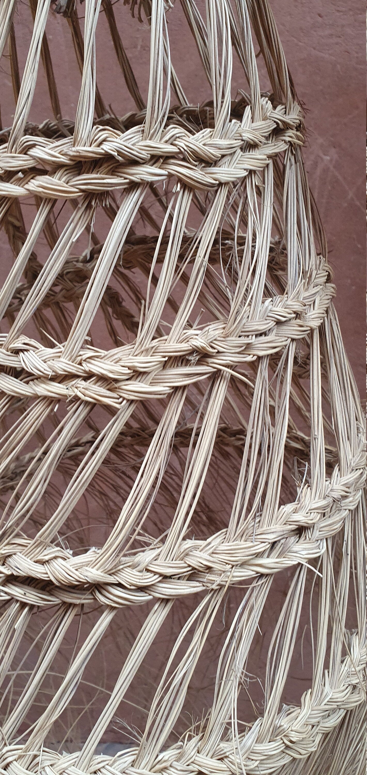 Suspension durable avec abat-jour conique en matière naturelle