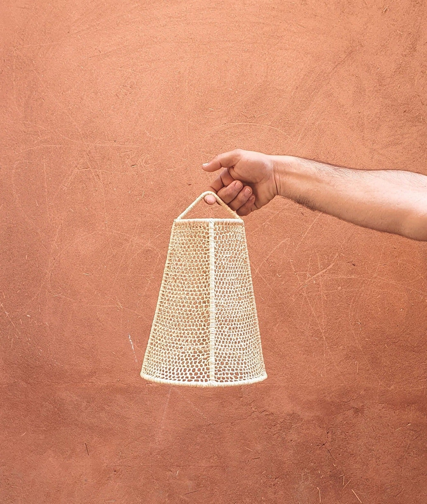 Luminaire suspension au design moderne avec abat-jour en dentelle