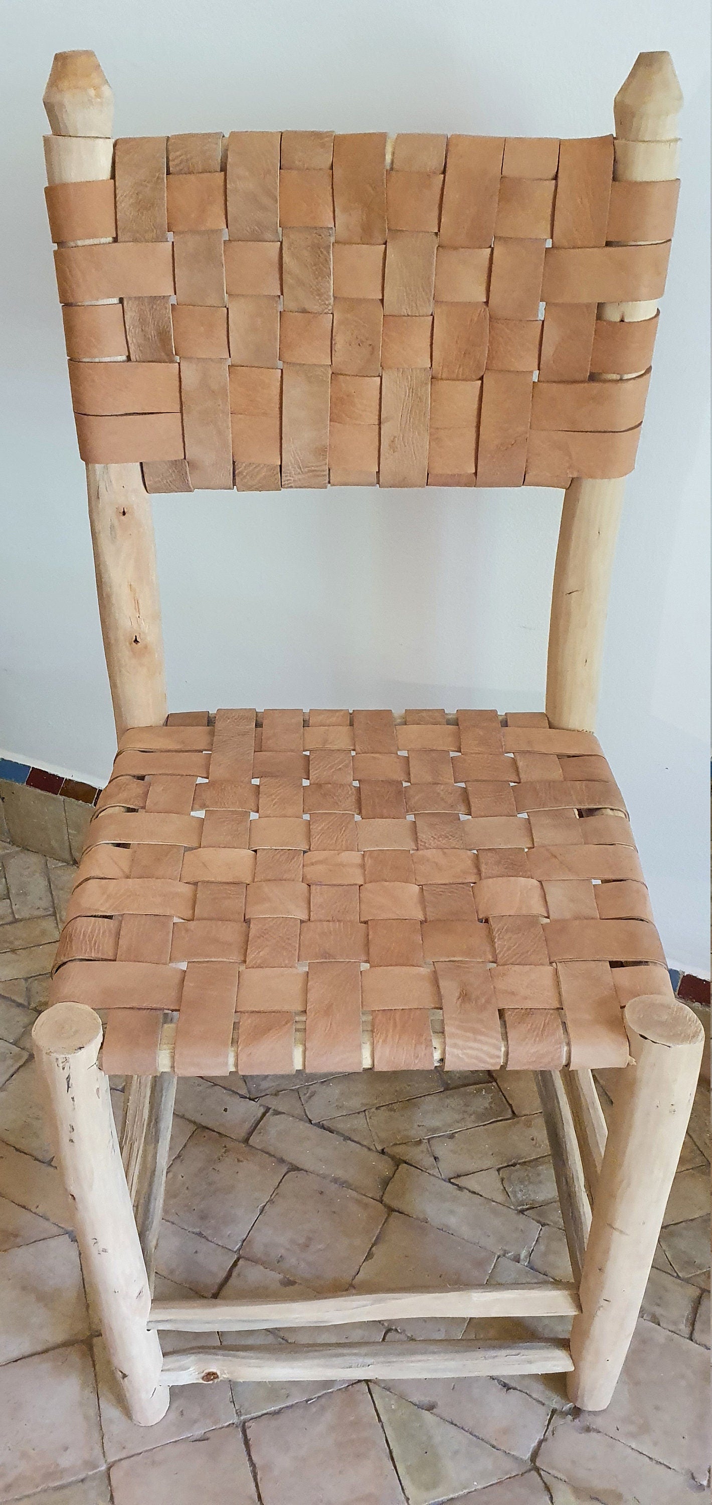 Mobilier en bois de laurier traditionnel du Maroc