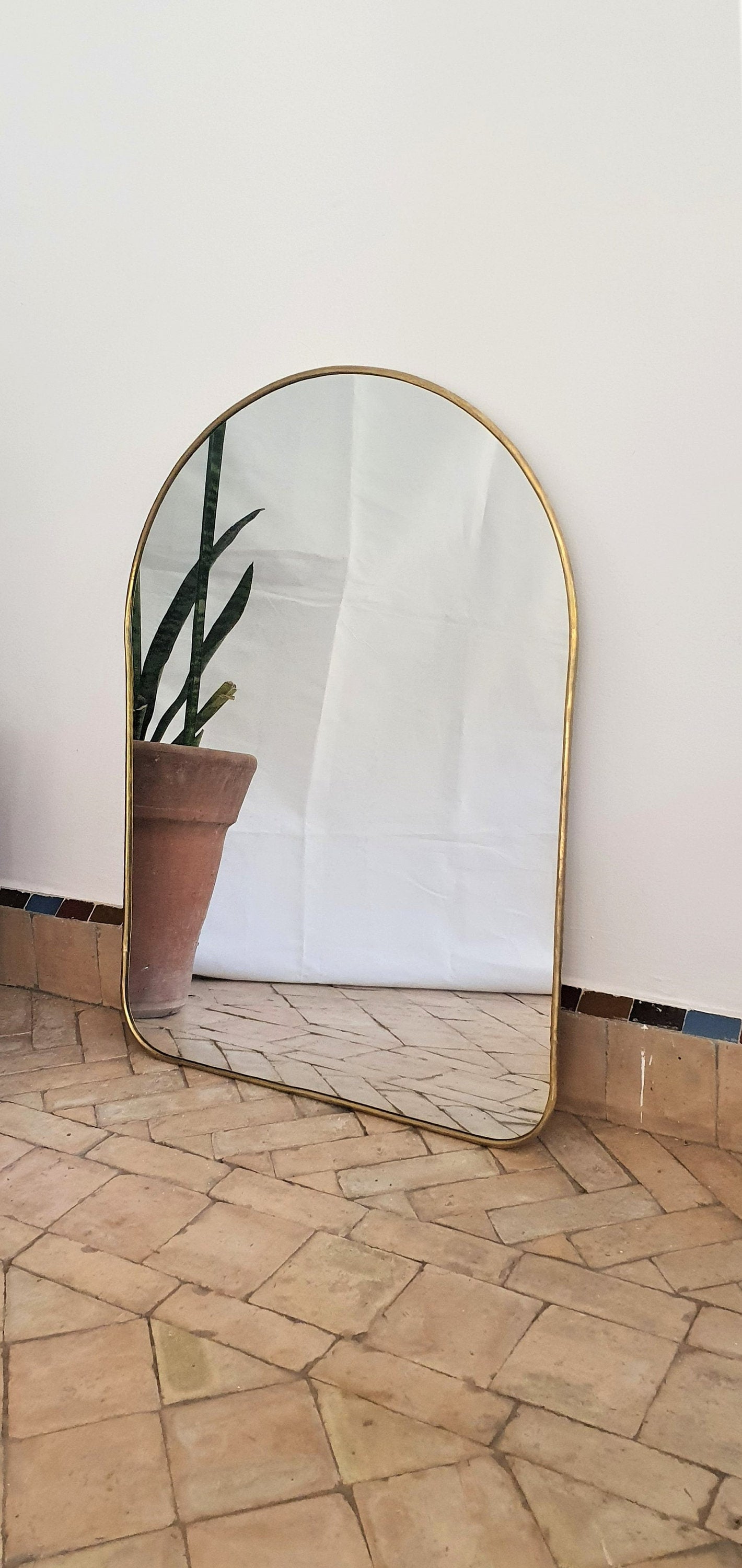 special offre pour Federica Lenzi Miroir mural en laiton en forme de porte - 100*65 cm