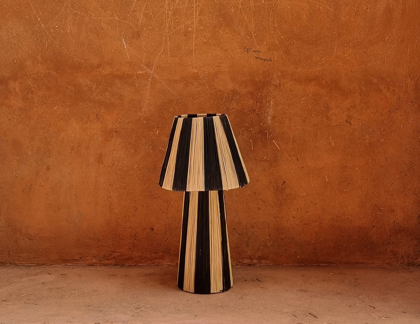 Lampe en raphia