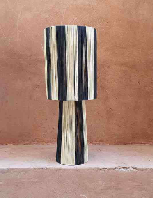 Artisan made grande lampe en raphia collection
