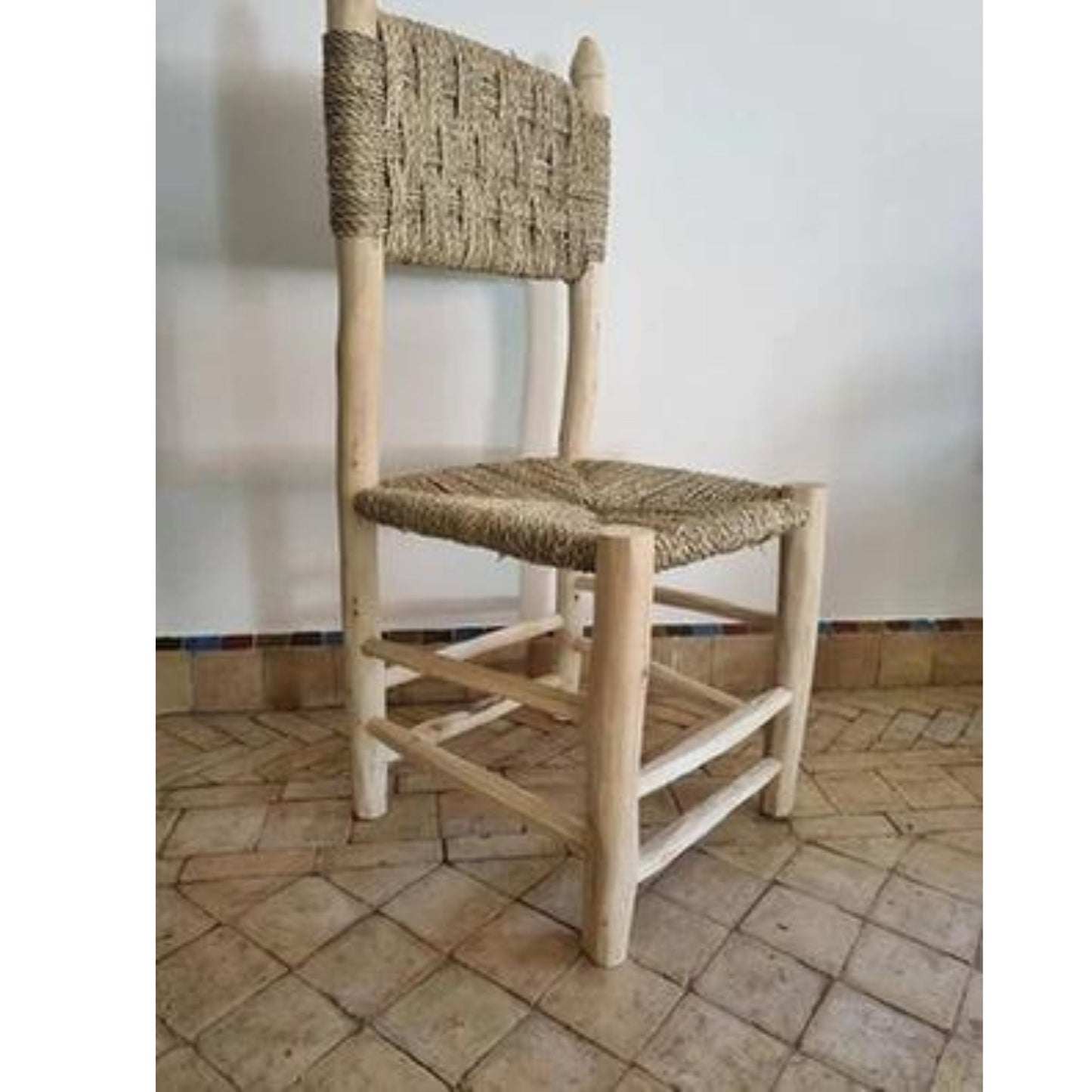 Chaise ancienne en laurier du Maroc.