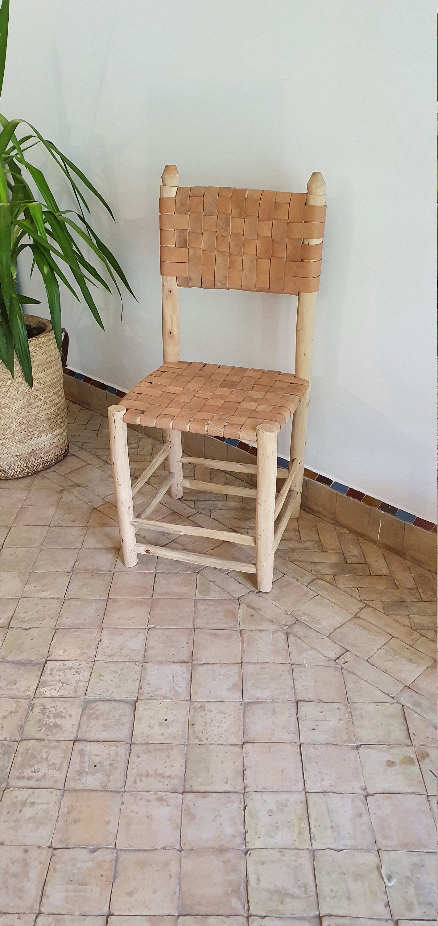 Chaise en bois de laurier artisanale marocaine