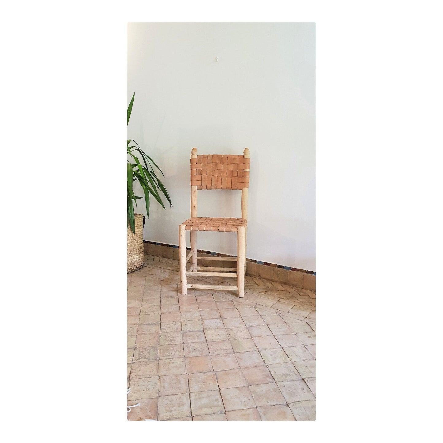 Chaise en bois de laurier marocaine traditionnelle