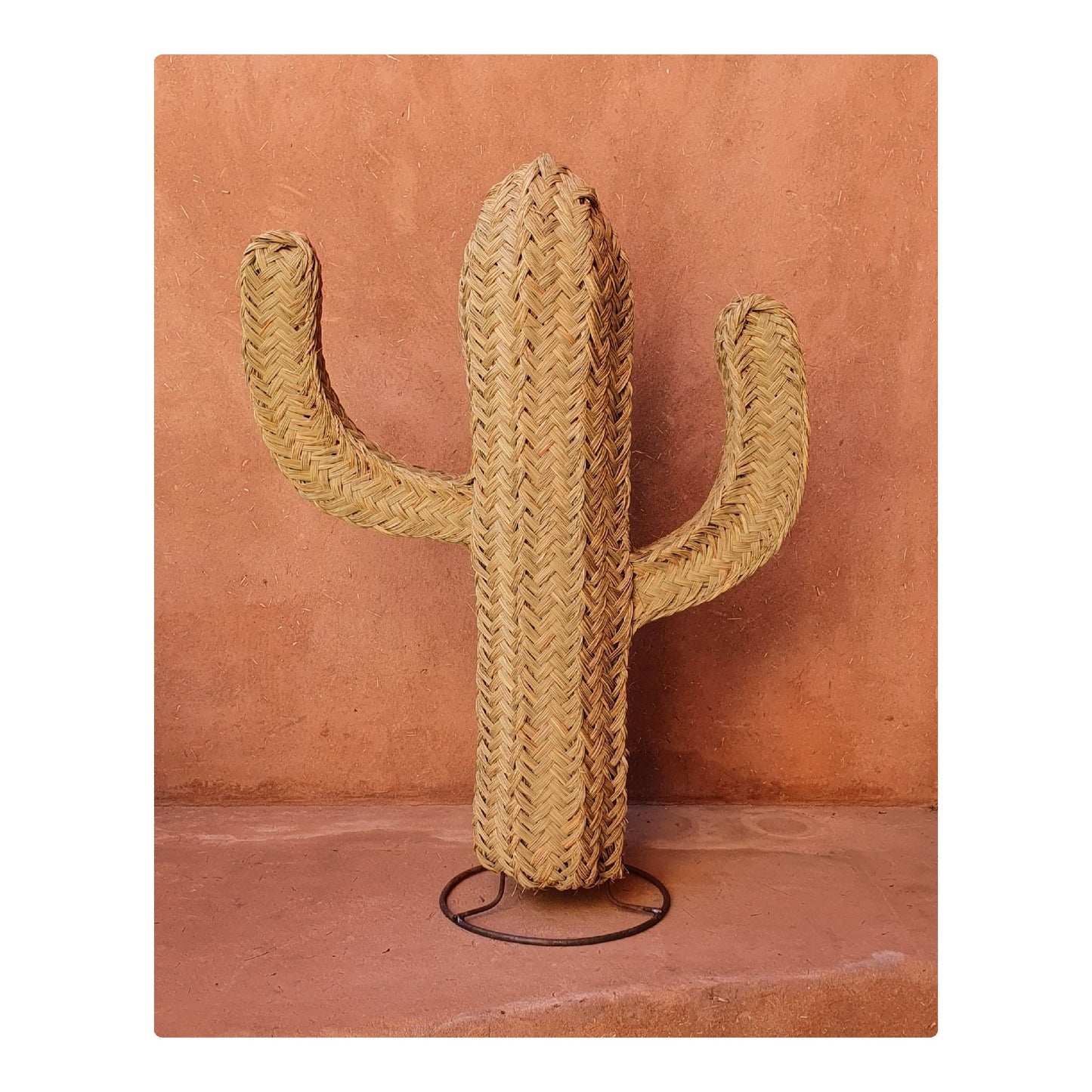 Décoration cactus en paille tressée