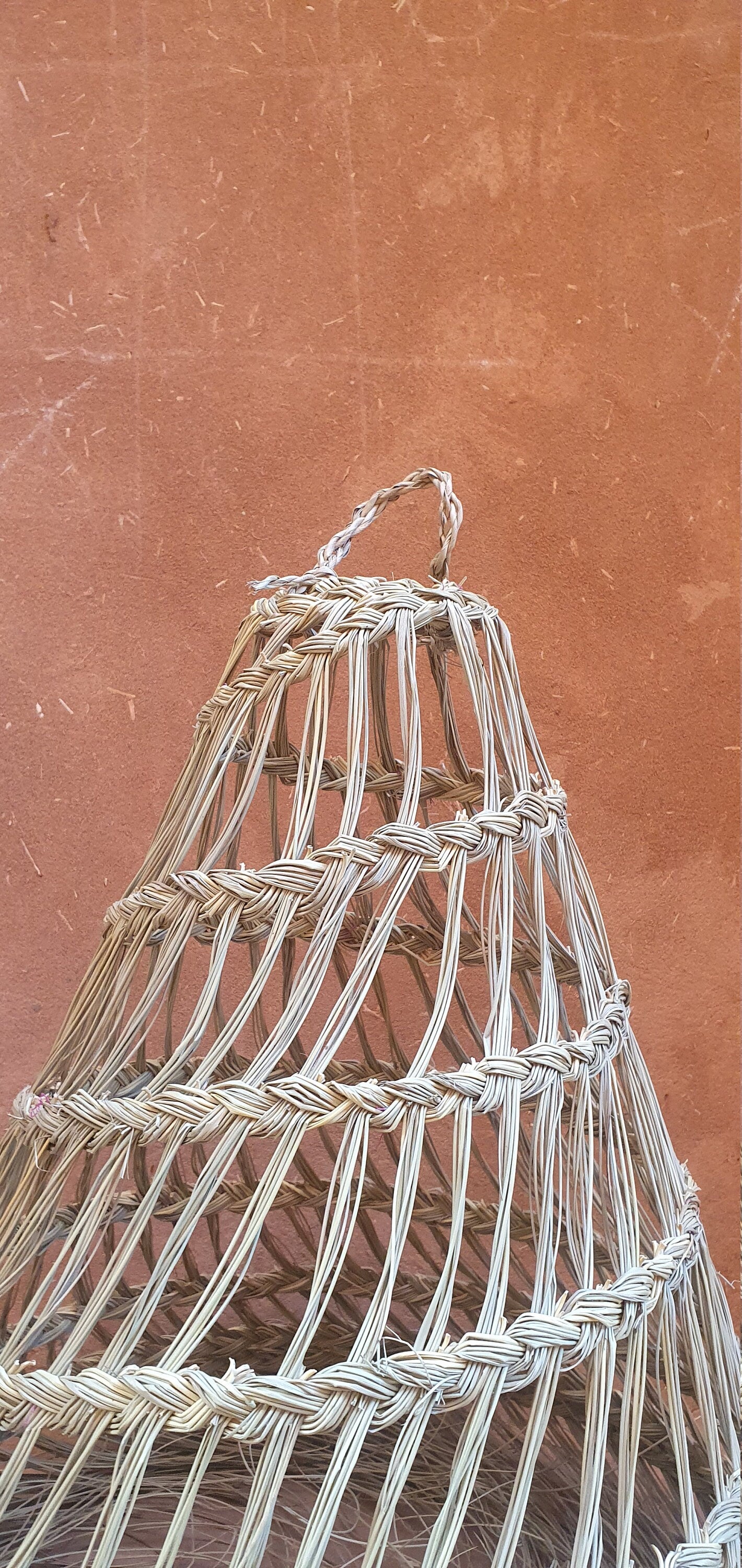 Suspension en fibres naturelles avec design en cône