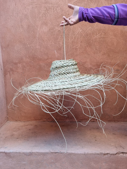 Lampe suspendue en forme de chapeau de paille tressée en fibre naturelle
