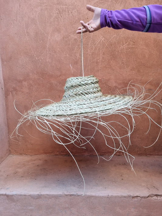 Lampe suspendue en forme de chapeau de paille tressée en fibre naturelle