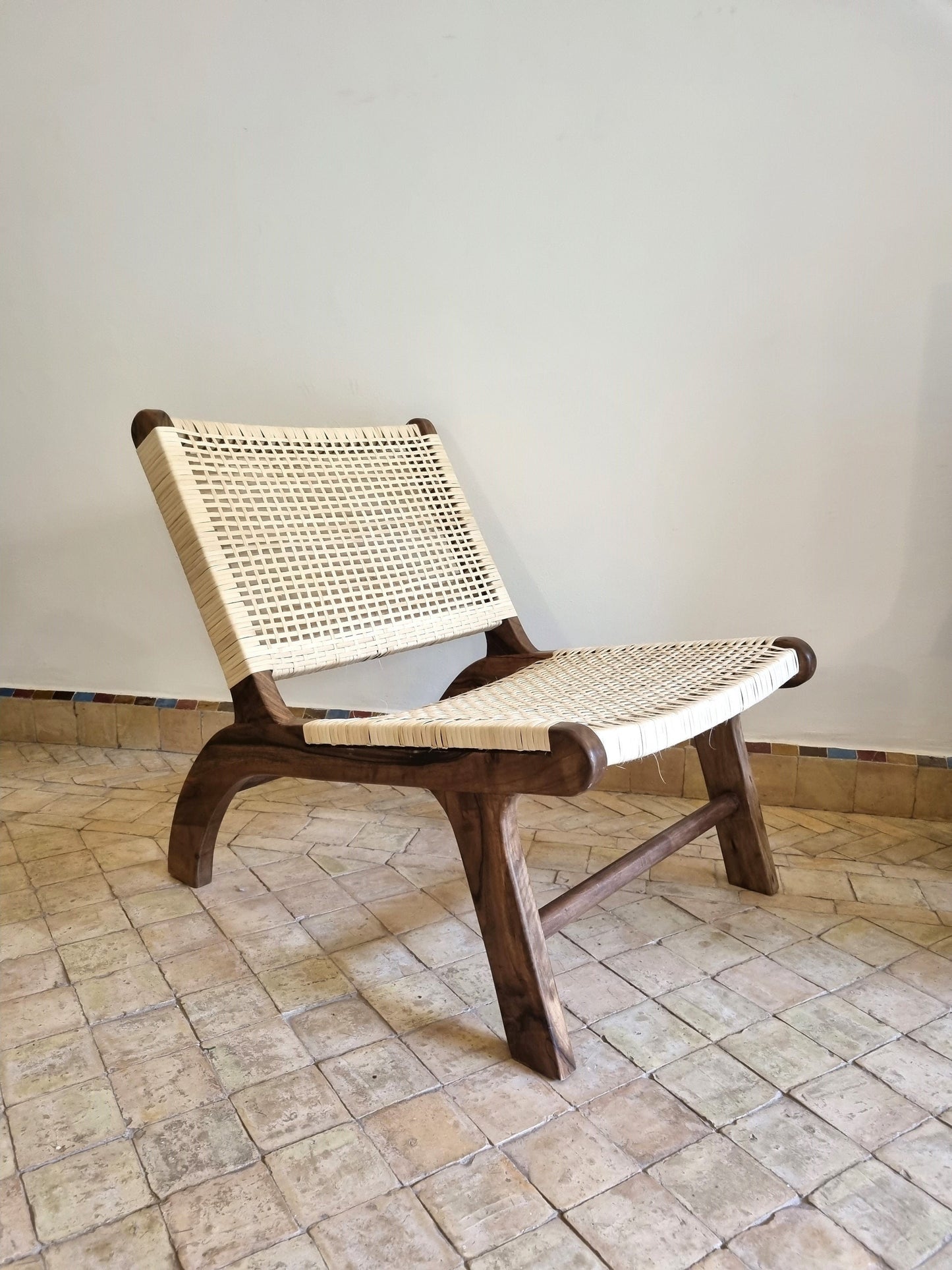 Chaise marocaine en bois avec cannage en rotin